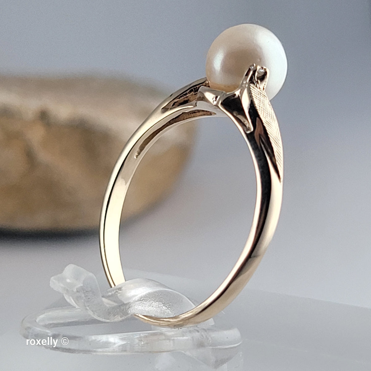 14K Yellow Gold Fresh-water Pearl and Genuine Diamond Ring Size 6 - Solid Gold