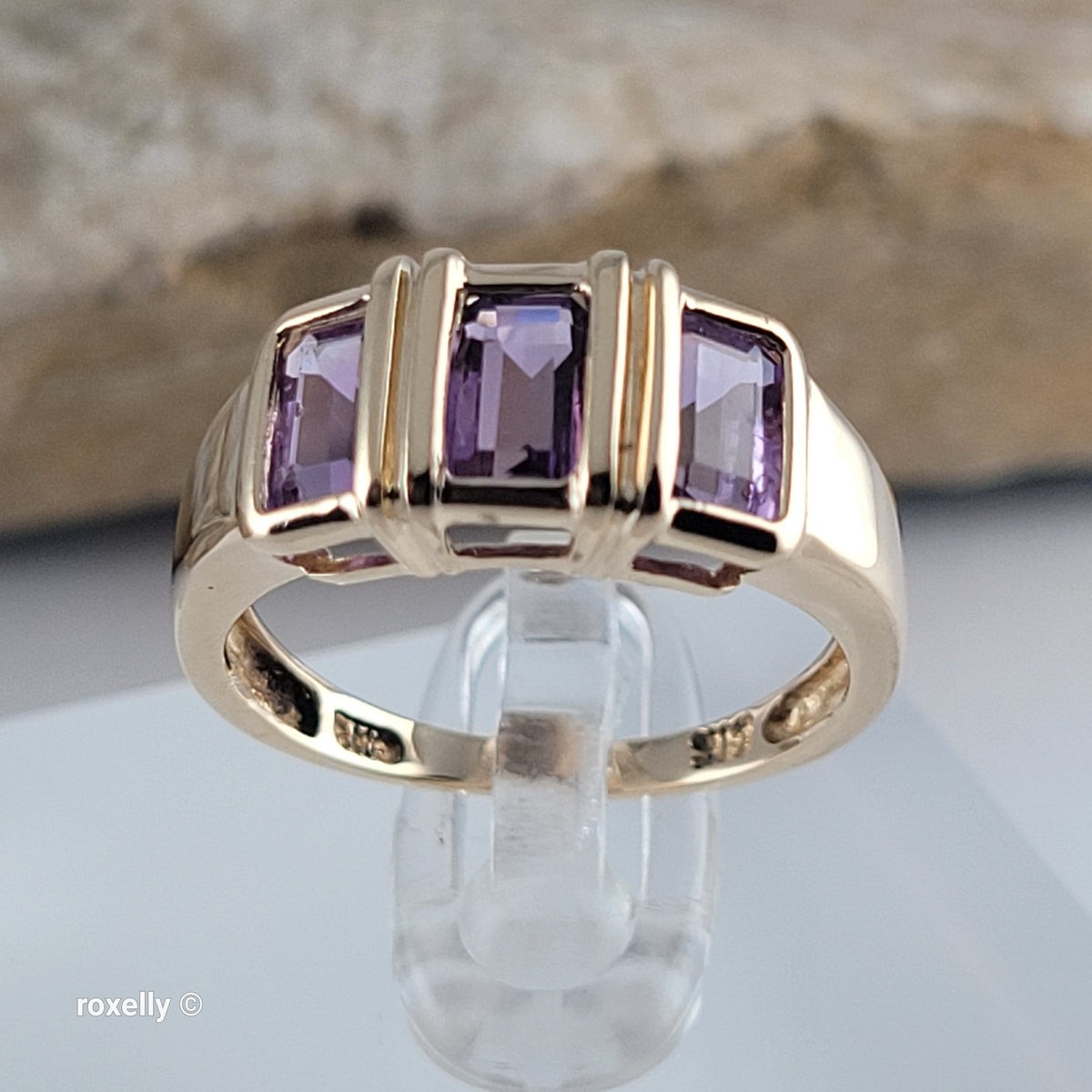 14K Yellow Gold Purple Amethyst Gemstones Ring Size 6.5 - Solid Gold
