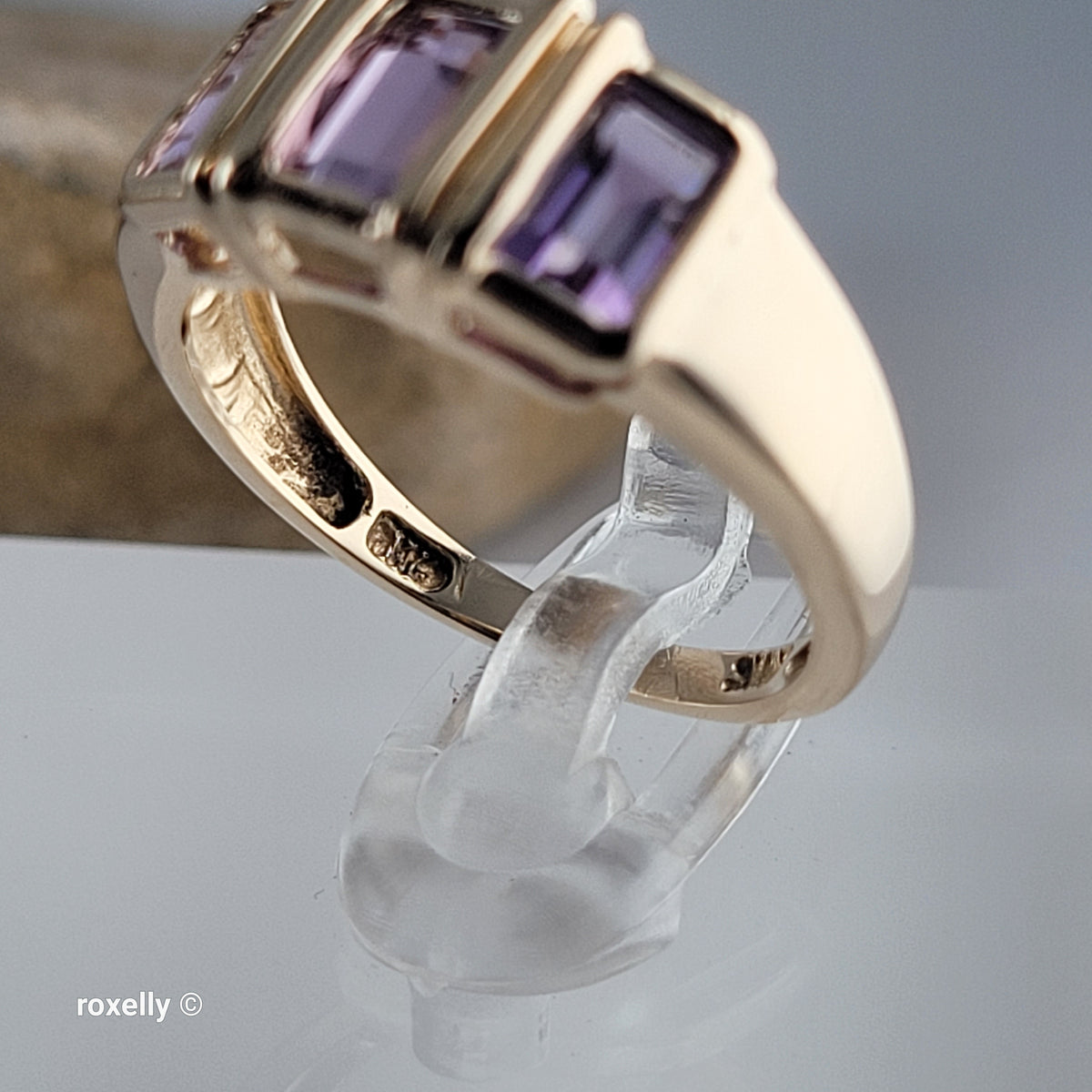 14K Yellow Gold Purple Amethyst Gemstones Ring Size 6.5 - Solid Gold