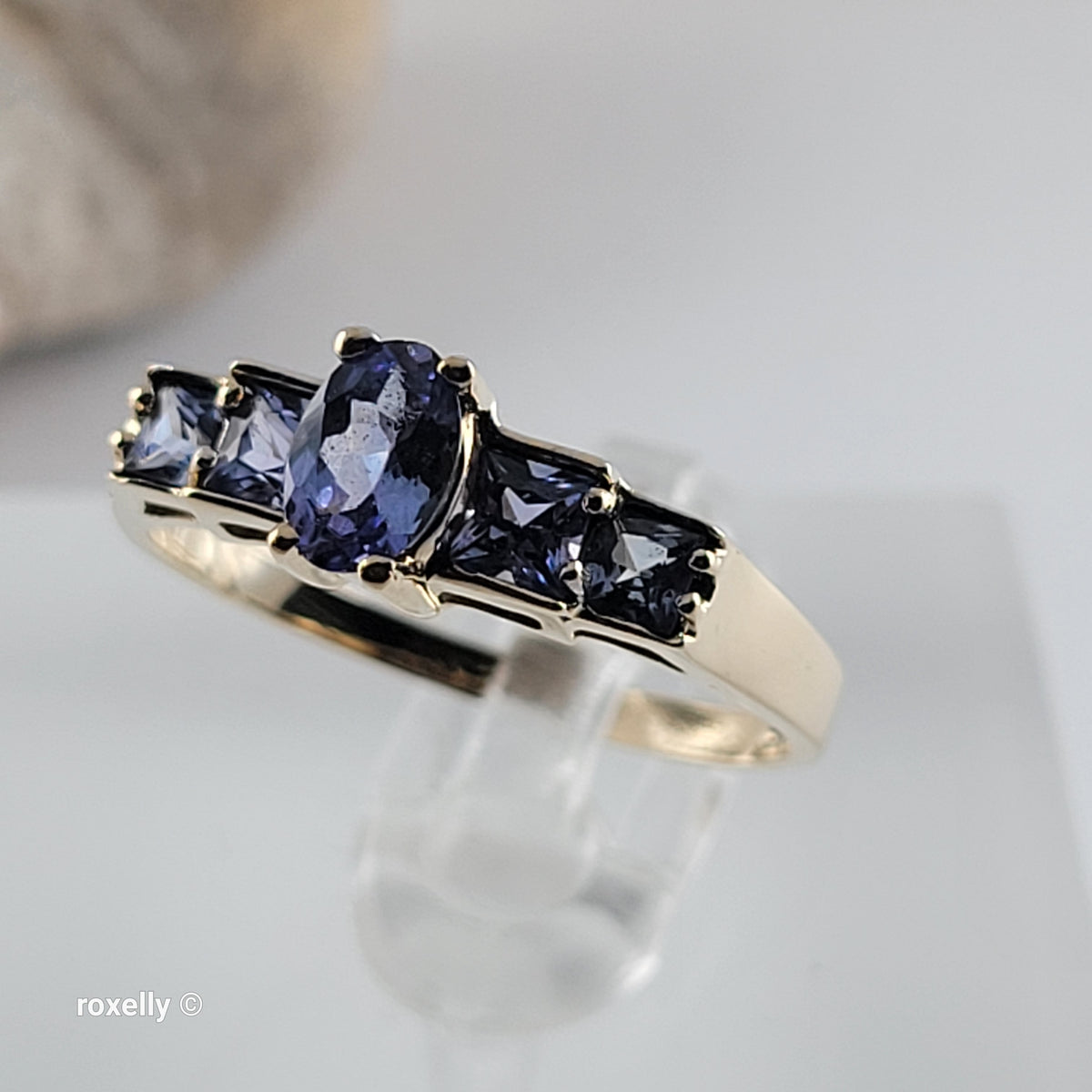 0K Yellow Gold Tanzanite Cocktail Ring Size 7.75 - Solid Gold!