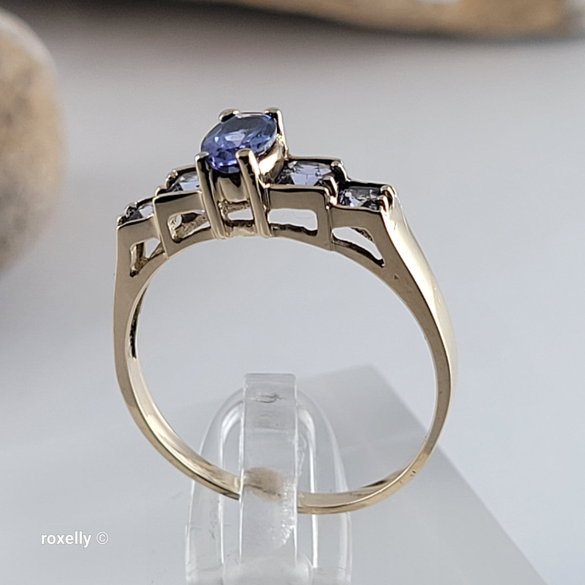 0K Yellow Gold Tanzanite Cocktail Ring Size 7.75 - Solid Gold!