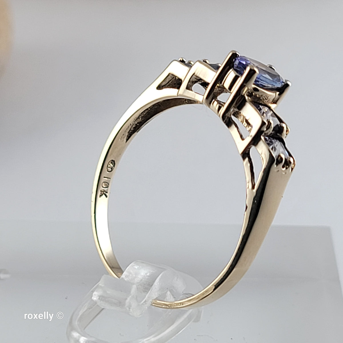0K Yellow Gold Tanzanite Cocktail Ring Size 7.75 - Solid Gold!