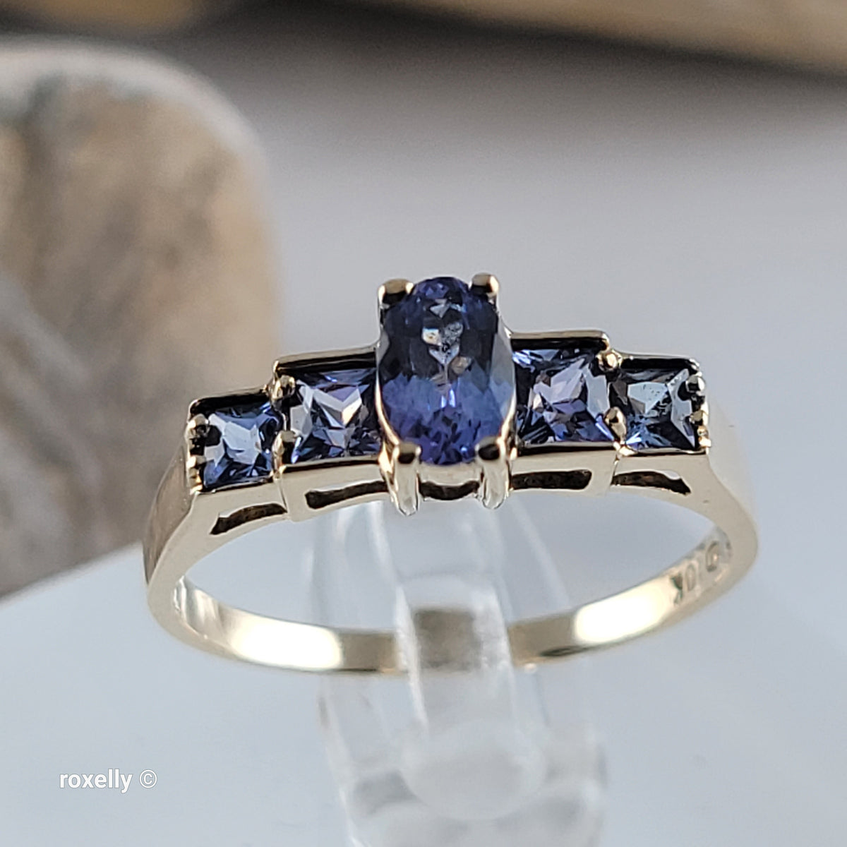 0K Yellow Gold Tanzanite Cocktail Ring Size 7.75 - Solid Gold!