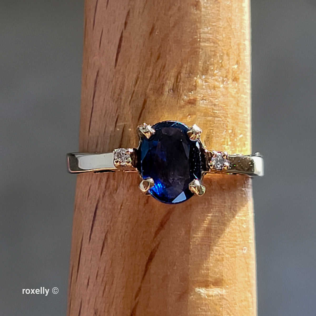 10K Yellow Gold Blue Sapphire & Genuine Diamonds Ring Size 5 - Solid Gold