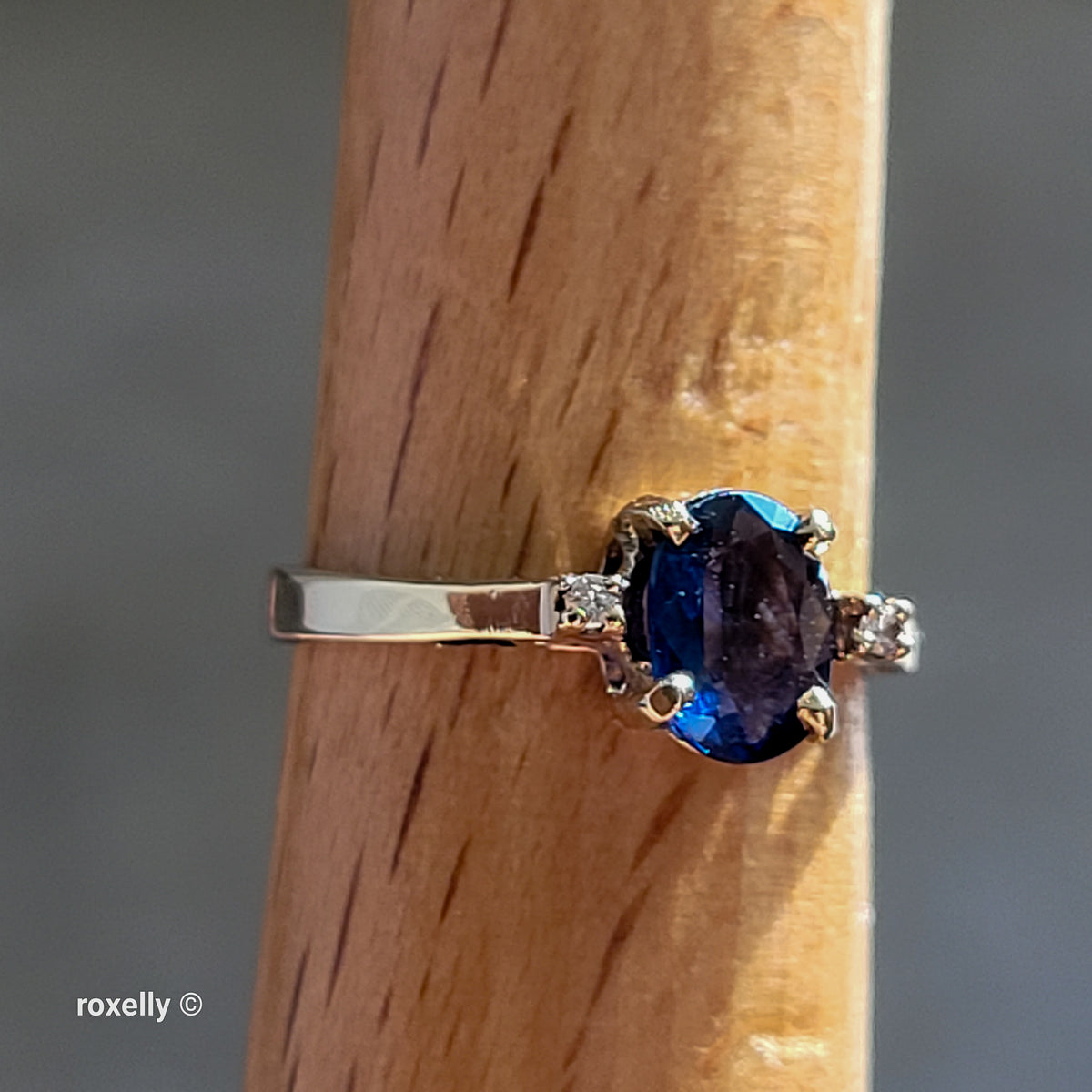 10K Yellow Gold Blue Sapphire & Genuine Diamonds Ring Size 5 - Solid Gold