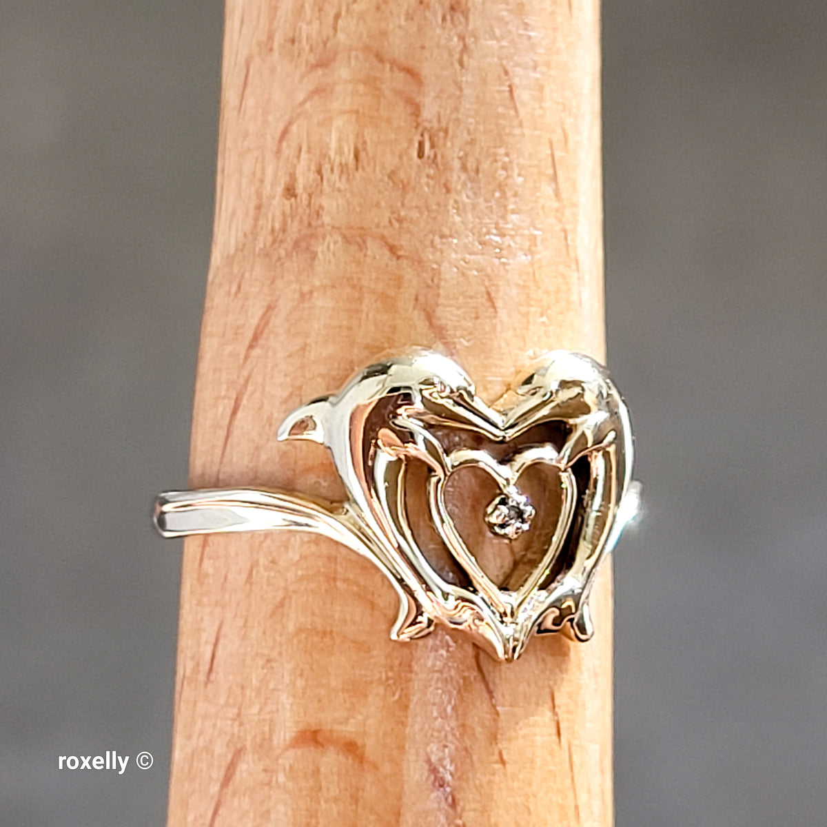 10K Yellow Gold Dolphin Heart Ring with Small Center Diamond – Size 6.25- Solid Gold