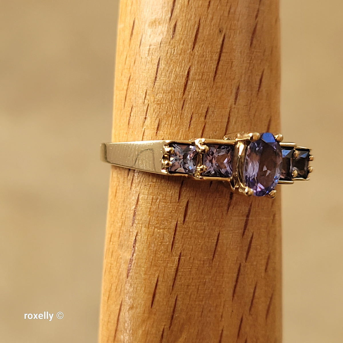0K Yellow Gold Tanzanite Cocktail Ring Size 7.75 - Solid Gold!