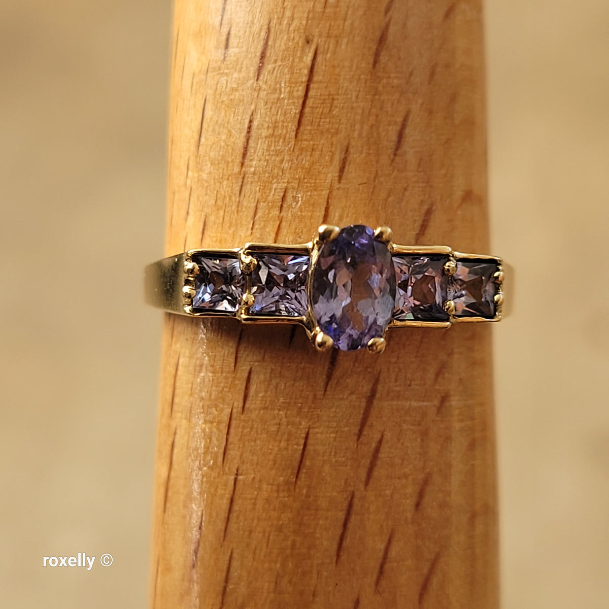 0K Yellow Gold Tanzanite Cocktail Ring Size 7.75 - Solid Gold!