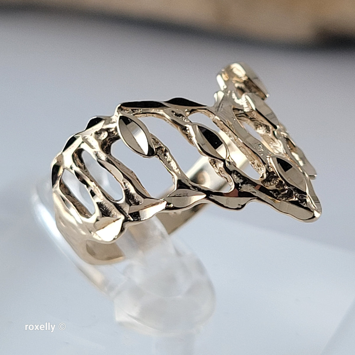 14K Yellow Gold Diamond-Cut Crown Design Ring Size 6 - Solid Gold
