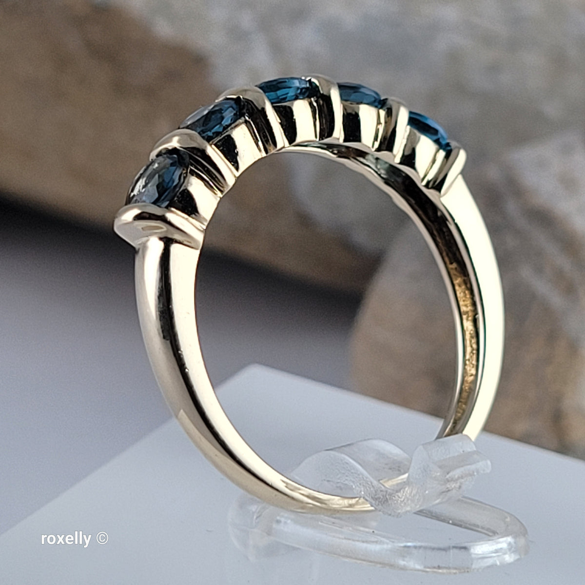 14K Yellow Gold London Blue Topaz Band Ring Size 8 - Solid Gold