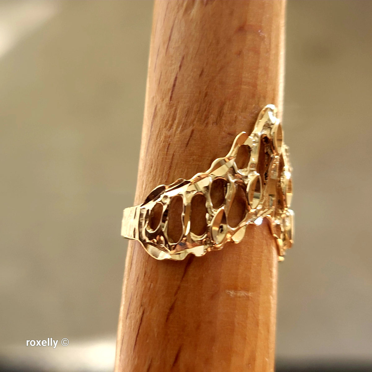 14K Yellow Gold Diamond-Cut Crown Design Ring Size 6 - Solid Gold