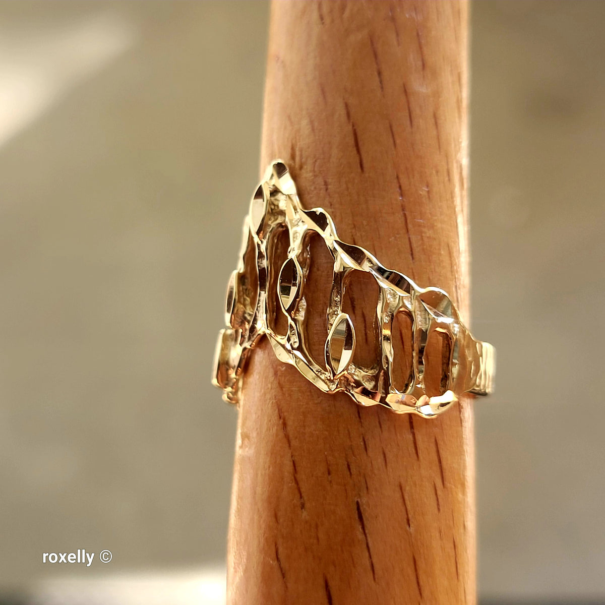 14K Yellow Gold Diamond-Cut Crown Design Ring Size 6 - Solid Gold