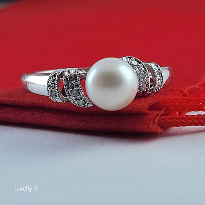 14K White Gold Fresh-Water Pearl & Diamonds Ring Size 7 - Solid Gold
