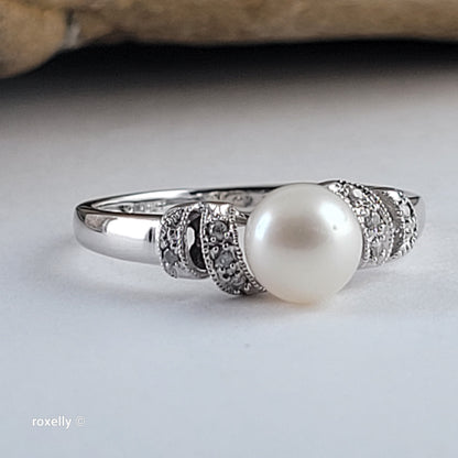 14K White Gold Fresh-Water Pearl & Diamonds Ring Size 7 - Solid Gold