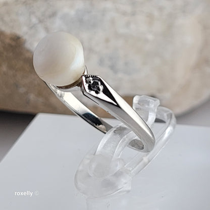 14K White Gold Fresh-Water Pearl and Genuine Diamonds Ring Size 5.5 - Solid Gold