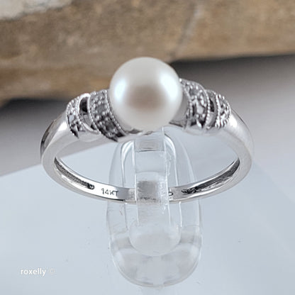 14K White Gold Fresh-Water Pearl & Diamonds Ring Size 7 - Solid Gold