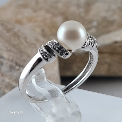 14K White Gold Fresh-Water Pearl & Diamonds Ring Size 7 - Solid Gold