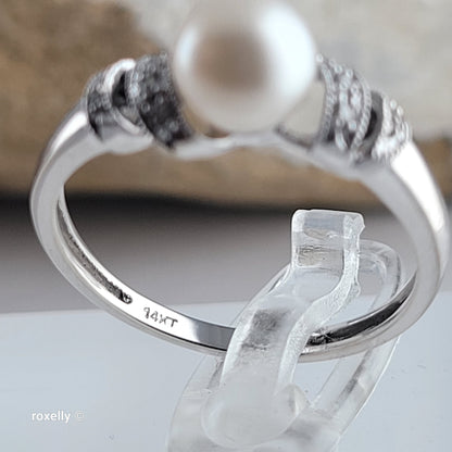 14K White Gold Fresh-Water Pearl & Diamonds Ring Size 7 - Solid Gold
