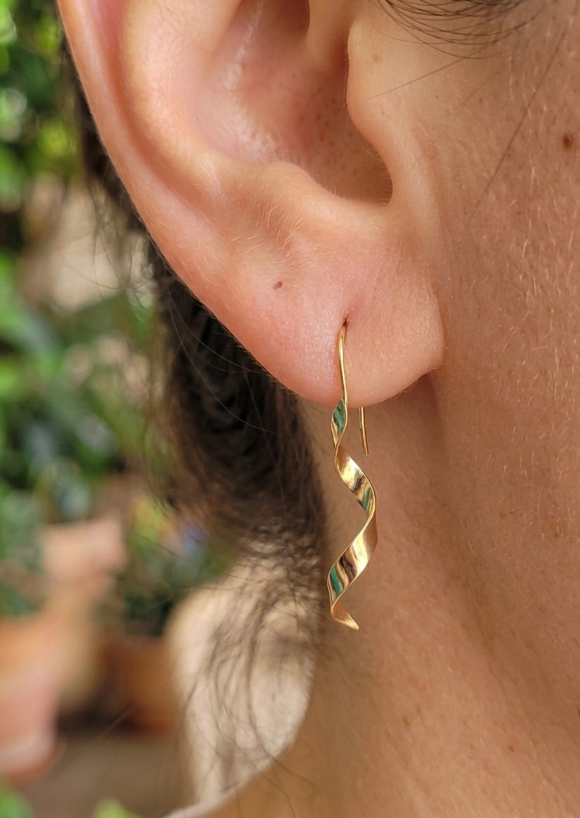 14K Yellow Gold Vintage Twisted Ribbon Design Earrings, Small Lightweight
