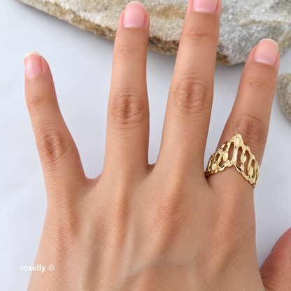14K Yellow Gold Diamond-Cut Crown Design Ring Size 6 - Solid Gold