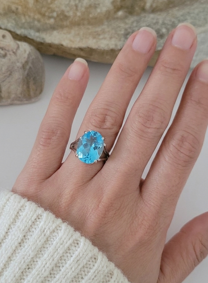 10K White Gold Blue Topaz Cocktail Ring Size 5.5, Solid Gold