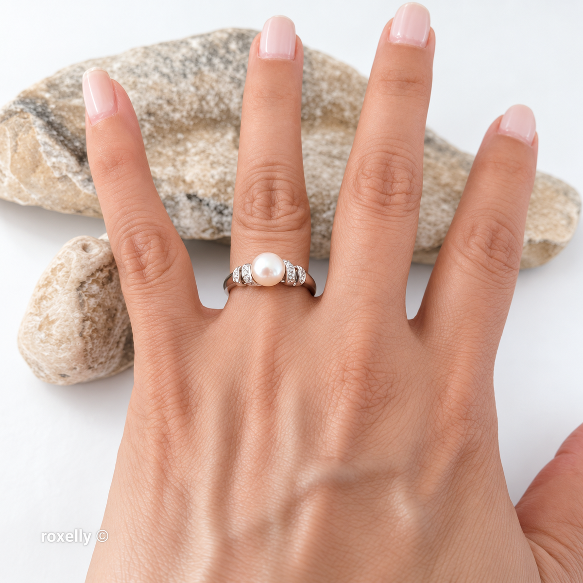 14K White Gold Fresh-water Pearl & Diamonds Ring Size 7 - Solid Gold