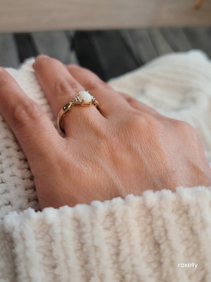 10k Size 6.5 Beautiful Solid Yellow Gold Opal Gemstone and Genuine Diamond Ring!