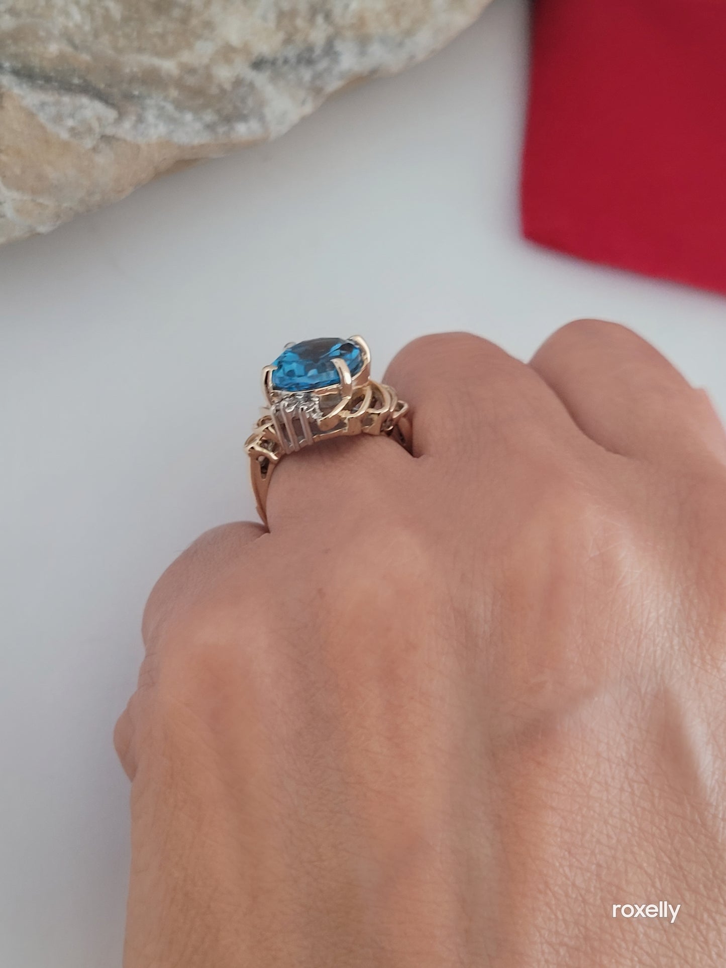 ❤️14k Size 6 Gorgeous Solid Yellow Gold Blue Topaz and Diamond Ring!