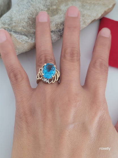 ❤️14k Size 6 Gorgeous Solid Yellow Gold Blue Topaz and Diamond Ring!