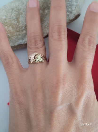 ❤️10k Size 5.5 Vintage Solid Yellow Gold Two Leaves-Shaped Black Hills Ring!