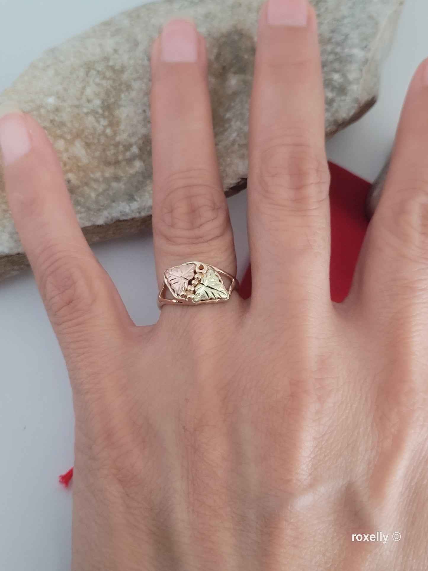 ❤️10k Size 5.5 Vintage Solid Yellow Gold Two Leaves-Shaped Black Hills Ring!