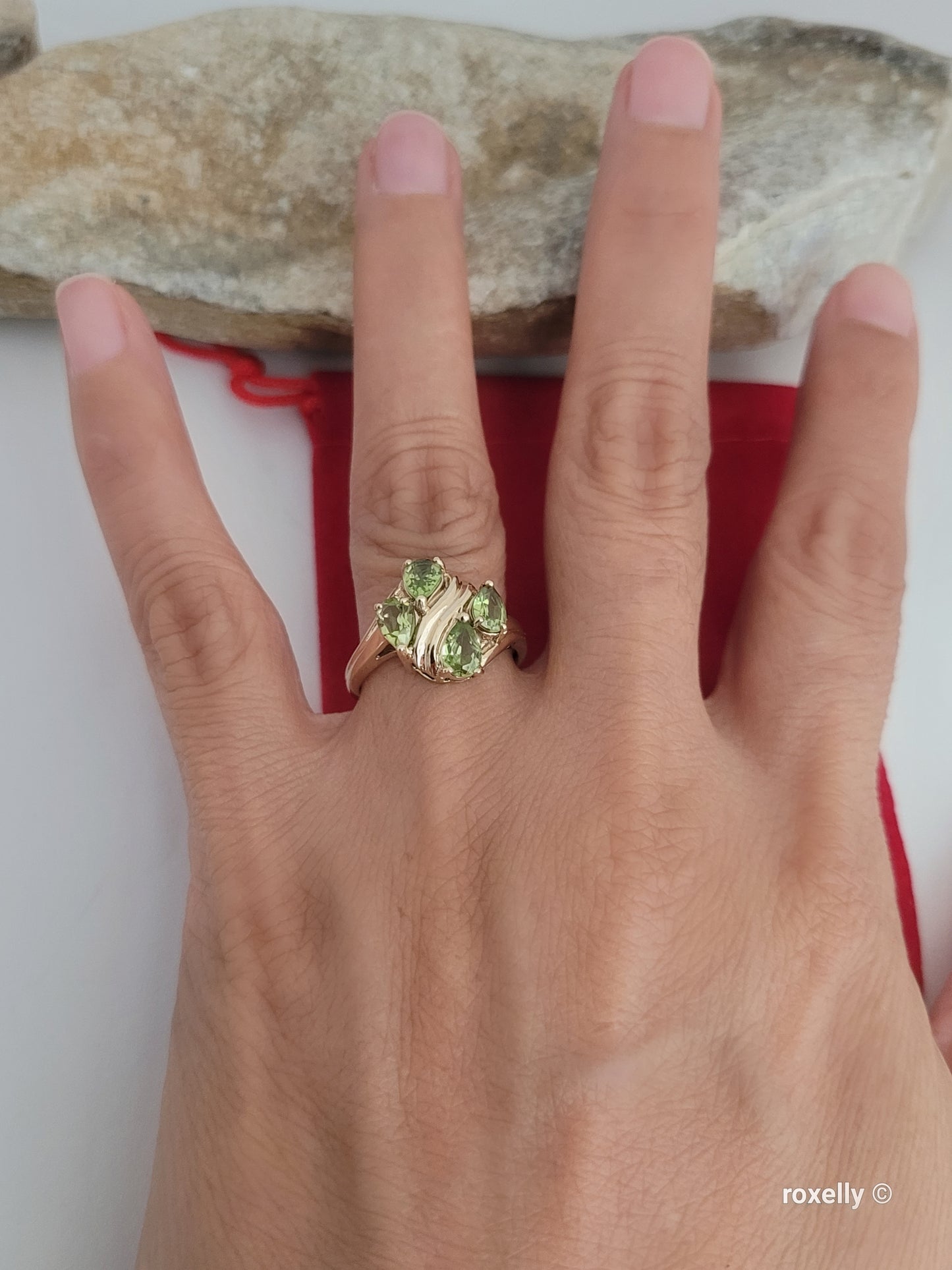❤️10k Size 7.75 Beautiful Solid Yellow Gold Peridot Ring!