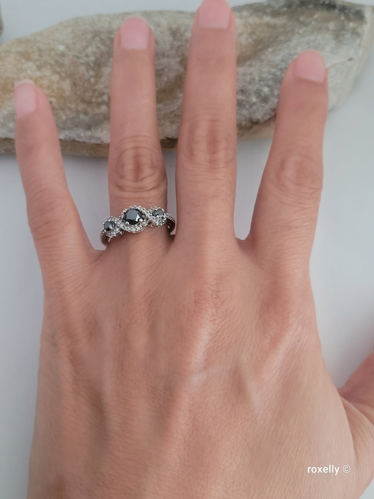 ❤️10k Size 7.75 Gorgeous Solid White Gold Black and White Diamond Ring!