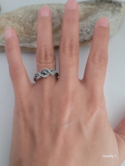 ❤️10k Size 7.75 Gorgeous Solid White Gold Black and White Diamond Ring!