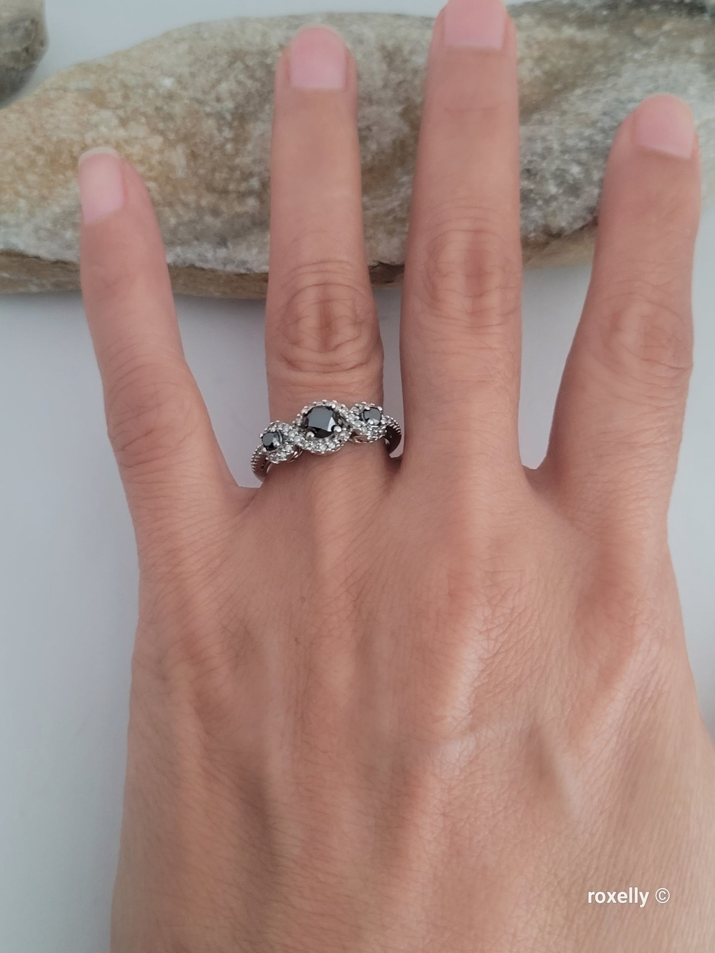 ❤️10k Size 7.75 Gorgeous Solid White Gold Black and White Diamond Ring!