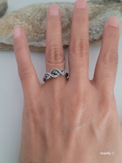 ❤️10k Size 7.75 Gorgeous Solid White Gold Black and White Diamond Ring!