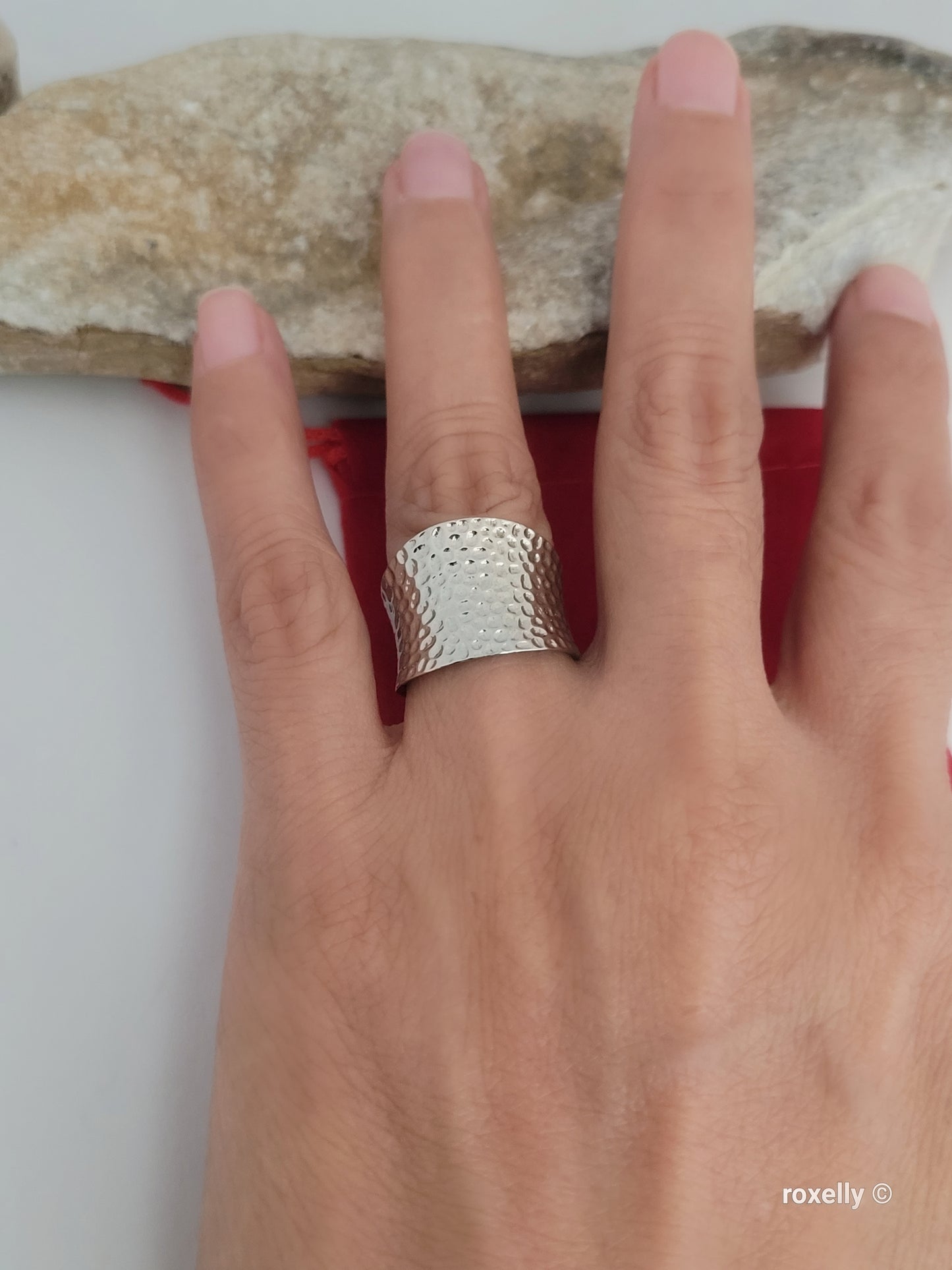 ❤️925 Size 6.25 Beautiful Sterling Silver Hammered Design Ring!