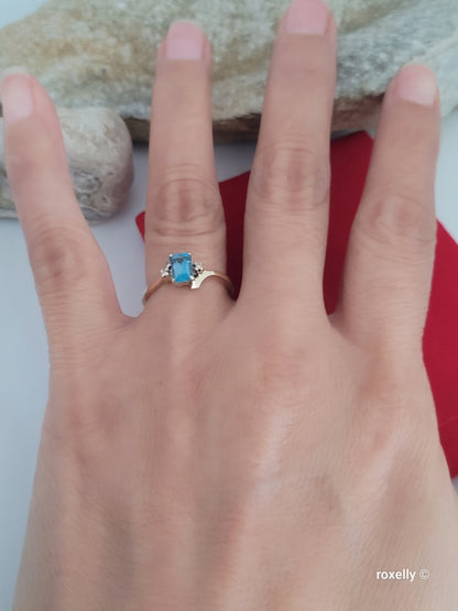 ❤️10k Size 6.25 Precious Solid Yellow Gold Blue Topaz and Diamond Ring!