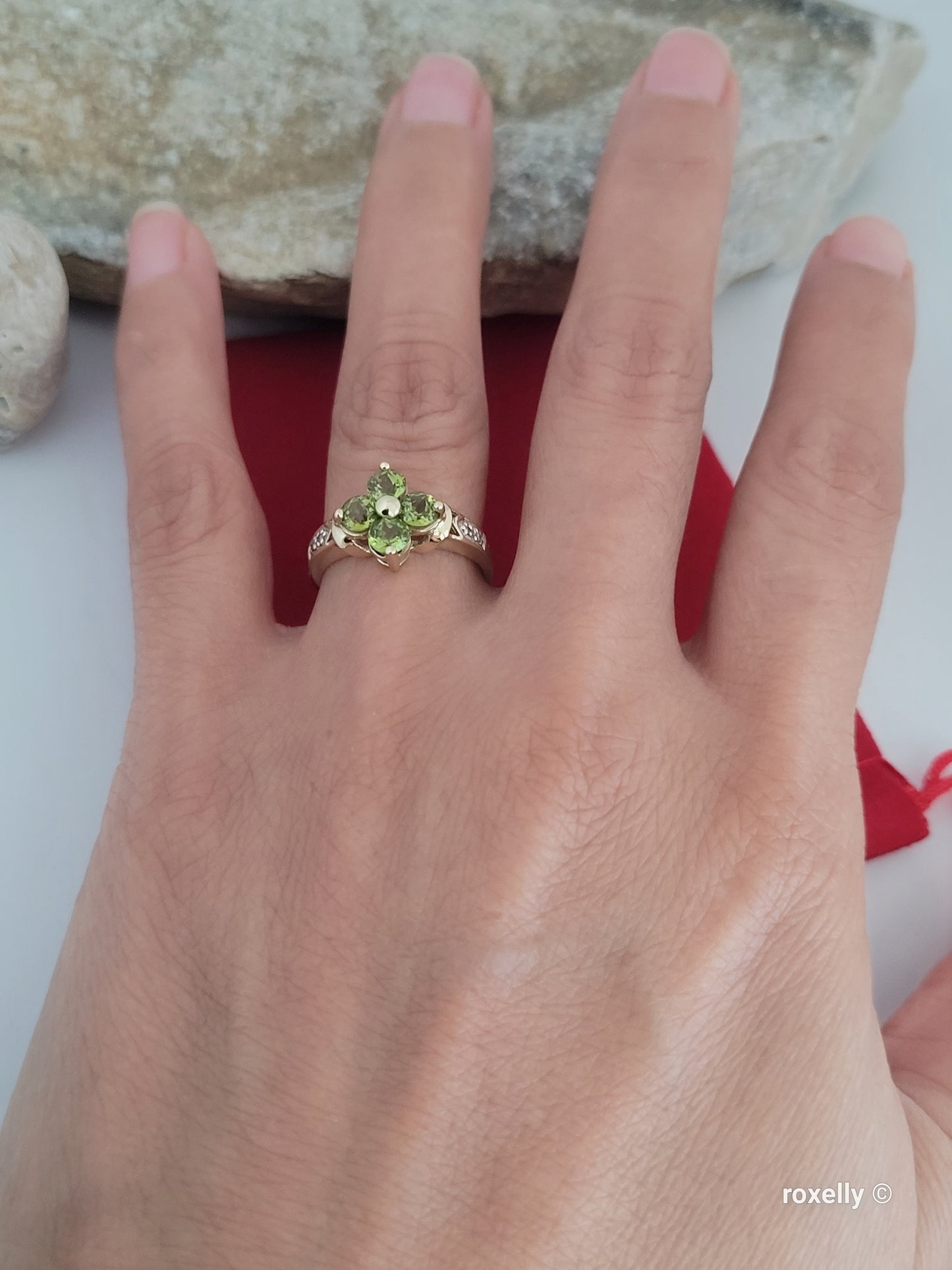 ❤️10k Size 6.5 Precious Solid Yellow Gold Peridot and Diamond Ring!
