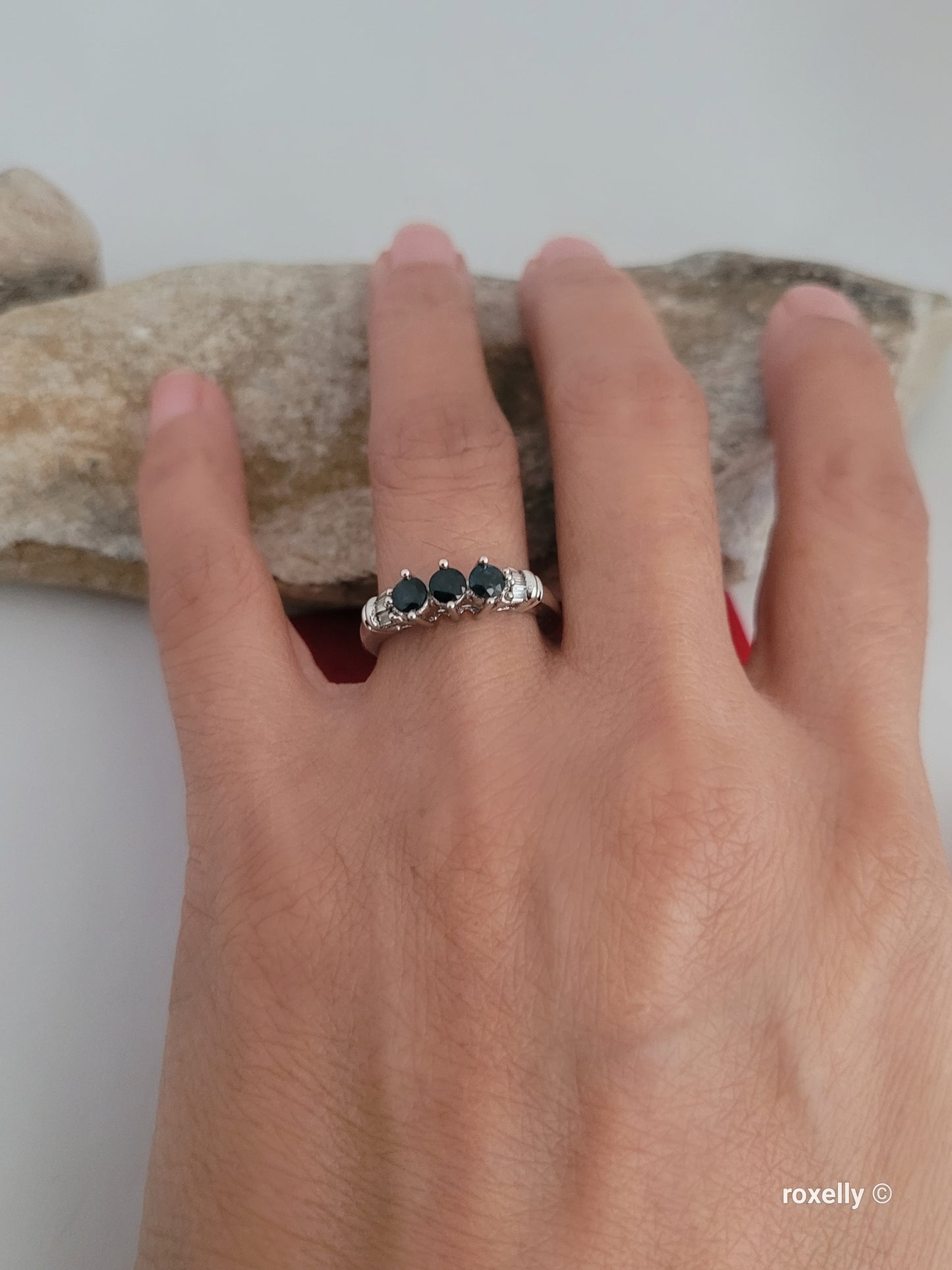 ❤️10k Size 7 Amazing Solid White Gold Dark Sapphire and Genuine Diamonds Ring!