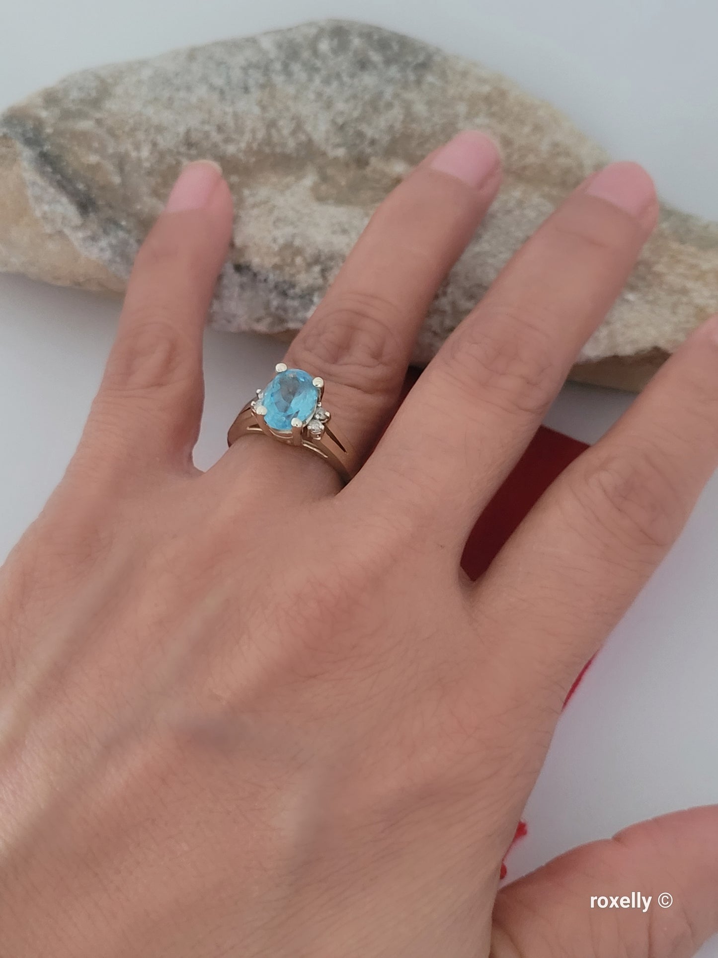 ❤️14k Size 6 Beautiful Solid Yellow Gold Blue topaz and Diamond Ring!