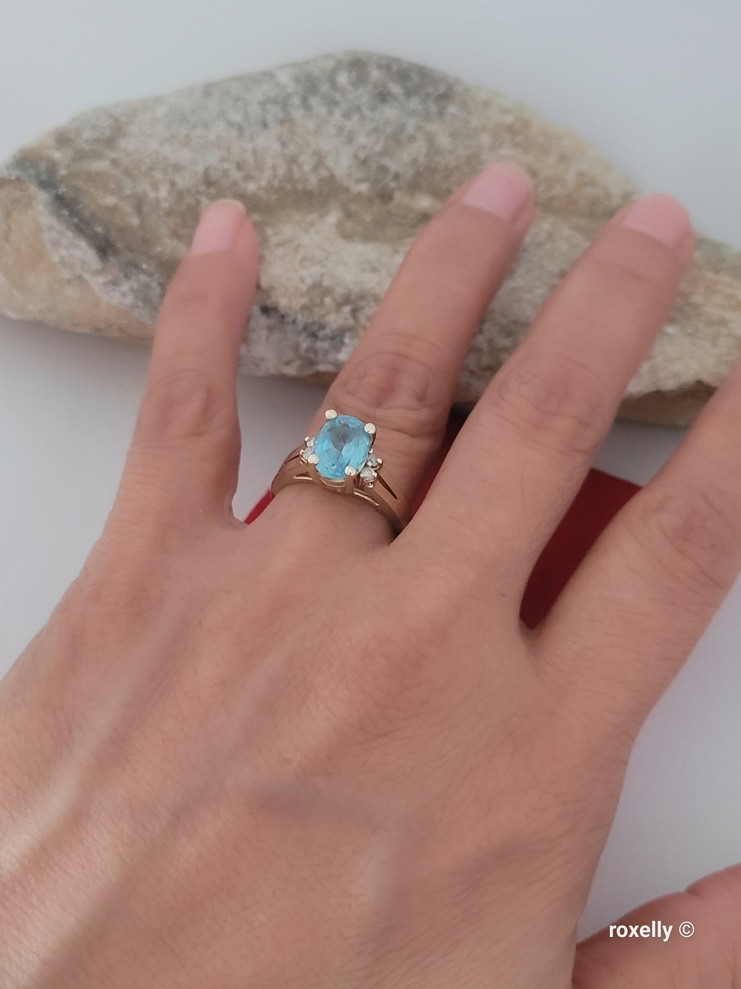 ❤️14k Size 6 Beautiful Solid Yellow Gold Blue topaz and Diamond Ring!