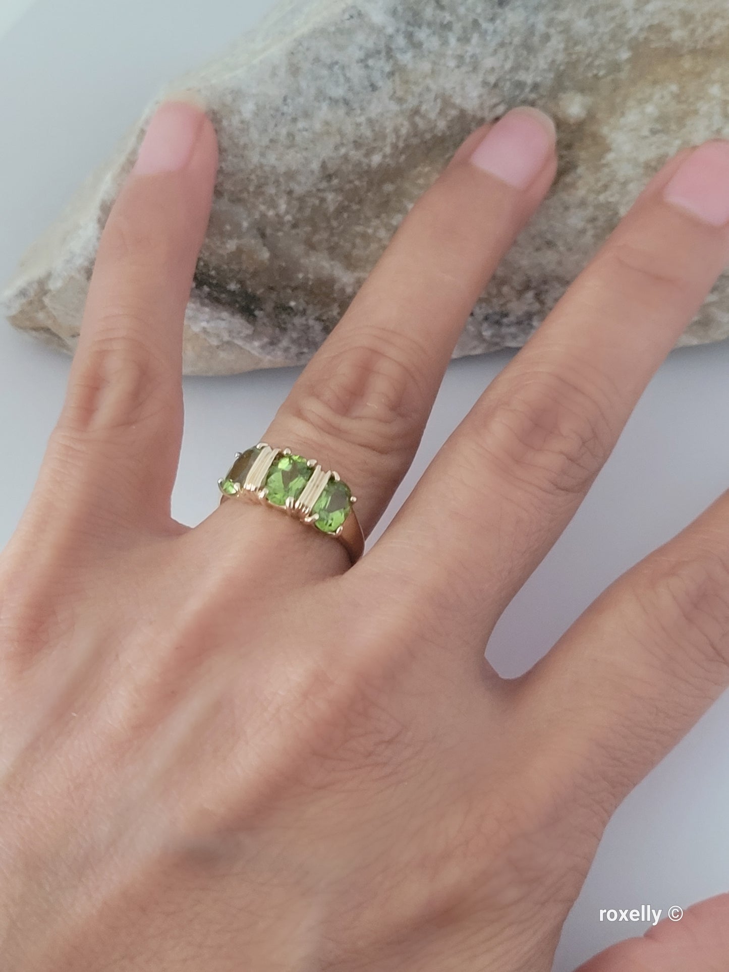 ❤️14k Size 6 Beautiful Solid Yellow Gold Peridot Gemstone Ring!