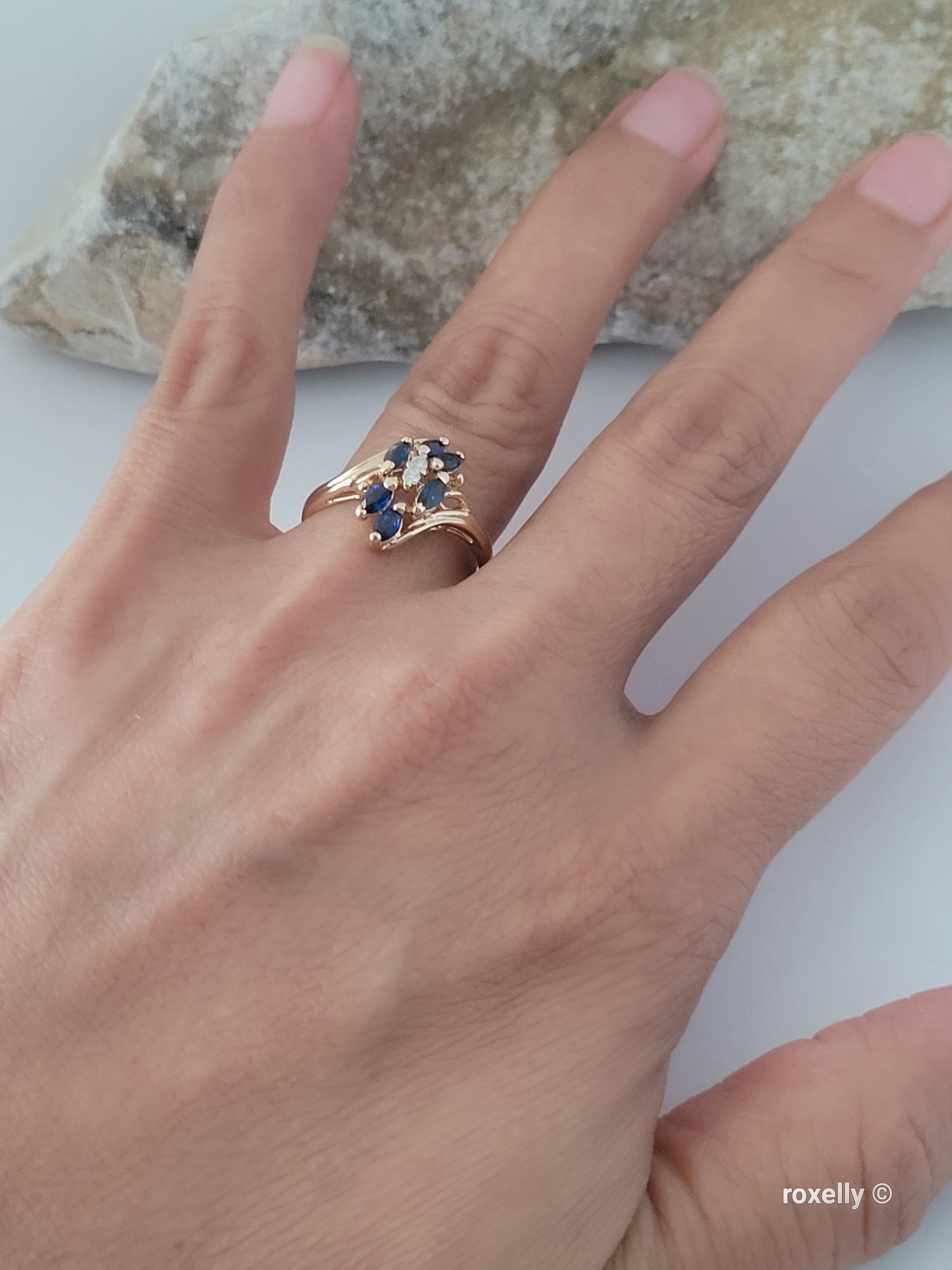 ❤️14k Size 7.75 Vintage Solid Yellow Gold Sapphire and Genuine Diamonds Ring!