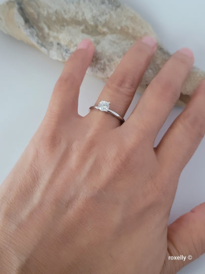 ❤️925 Size 7 Beautiful Sterling Silver Cubic Zirconia Ring!