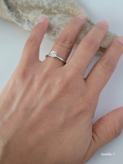 ❤️925 Size 7 Beautiful Sterling Silver Cubic Zirconia Ring!