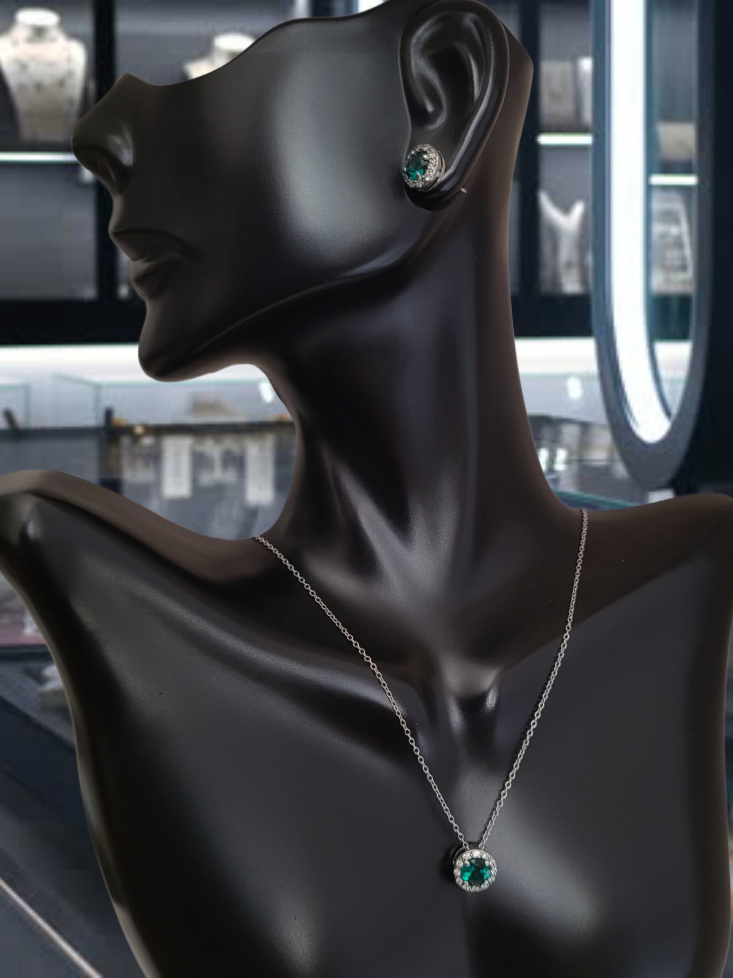 ❤️925 Beautiful Sterling Silver With Green and White Cubic Zirconia Necklace and Earrings Set!