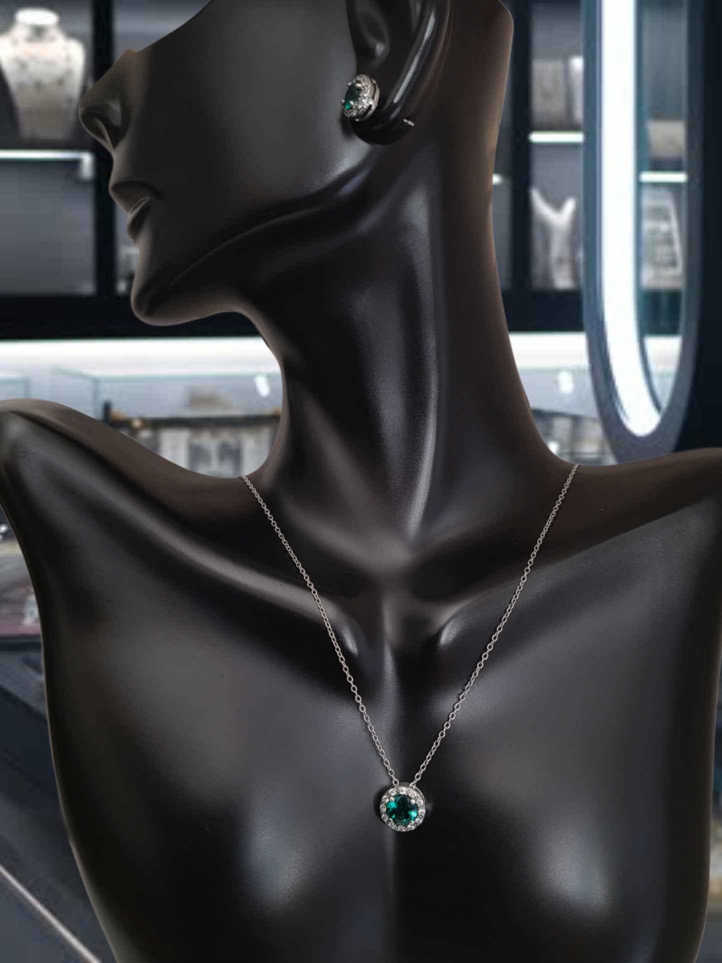 ❤️925 Beautiful Sterling Silver With Green and White Cubic Zirconia Necklace and Earrings Set!