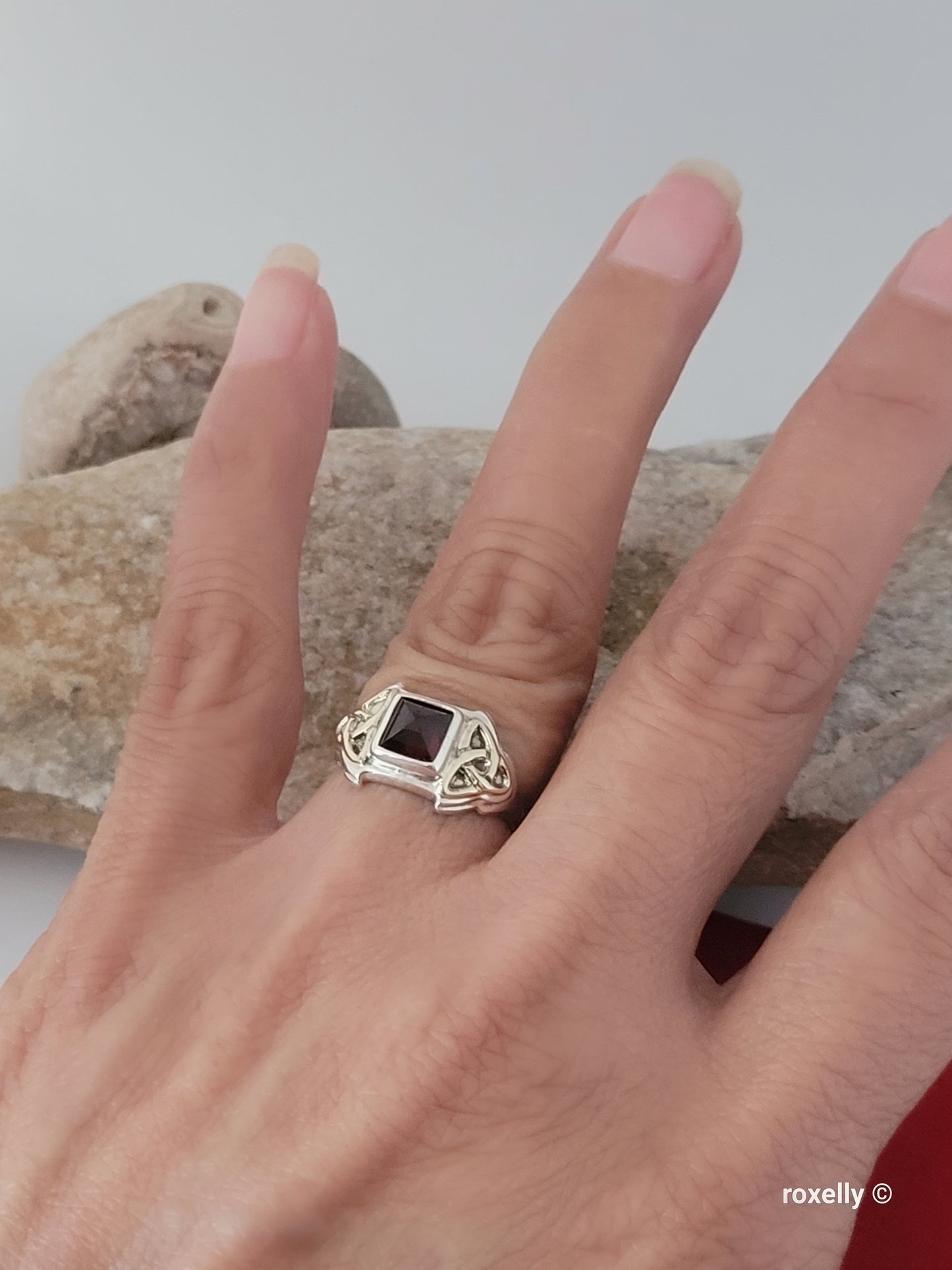 ❤️Size 5 Vintage 925 Sterling Silver and 14k Solid Yellow Gold Red Cubic Zirconia Ring!