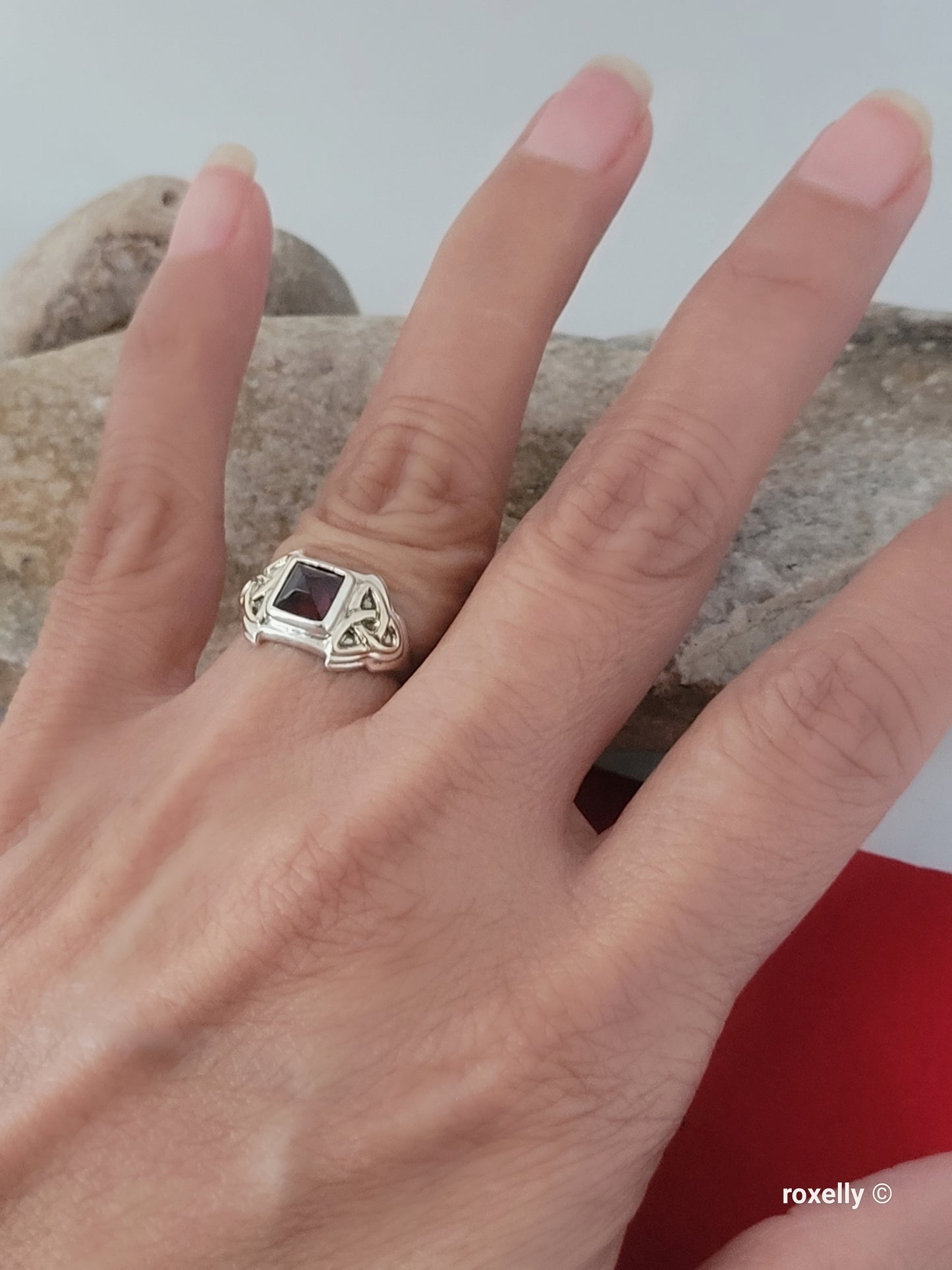 ❤️Size 5 Vintage 925 Sterling Silver and 14k Solid Yellow Gold Red Cubic Zirconia Ring!